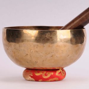 Tibetská mísa 890 g - průměr 19,5 cm, ručně tepaná, tón C, s paličkou a podložkou v ceně