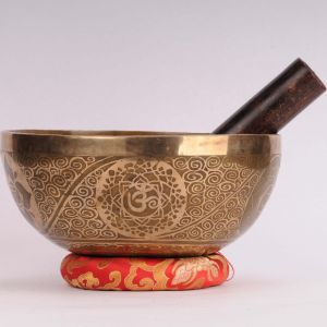 Tibetská mísa zdobená, gravírovaná 1660 g - průměr 23 cm Tara, ručně tepaná s paličkou a podložkou | SoNo spol. s r.o.